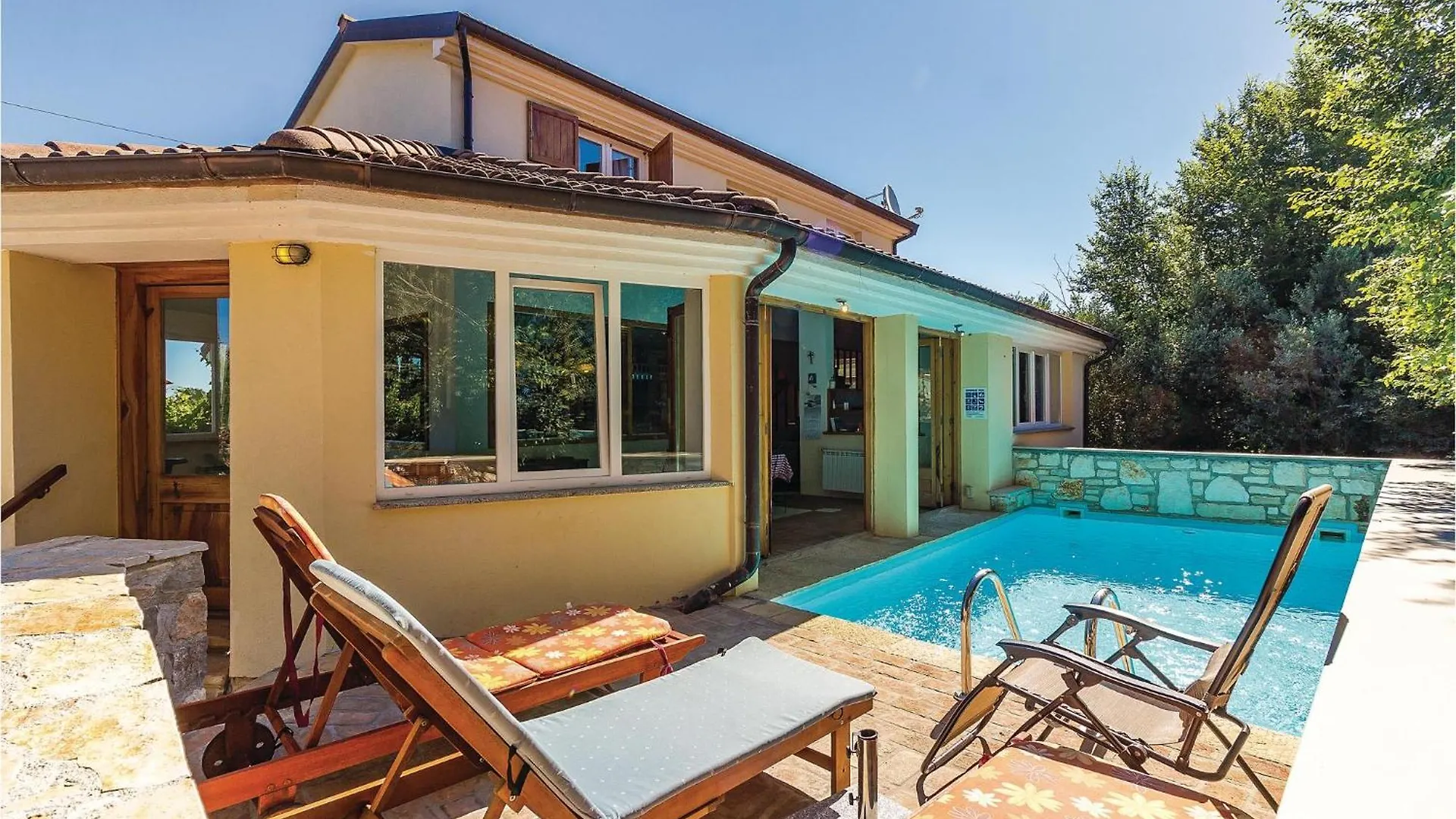 Lovely Home In Liznjan With Kitchen