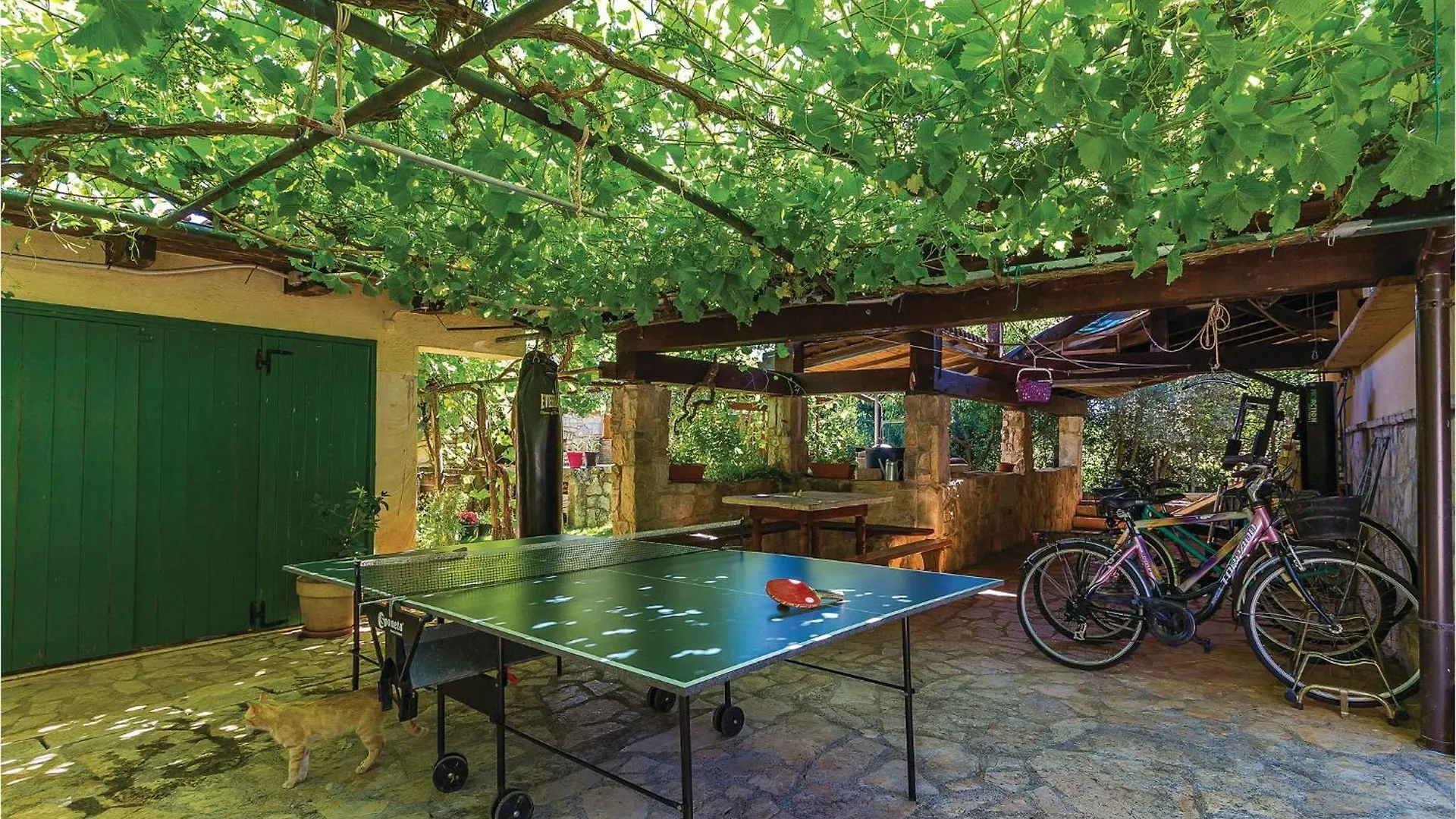 Lovely Home In Liznjan With Kitchen 0*,