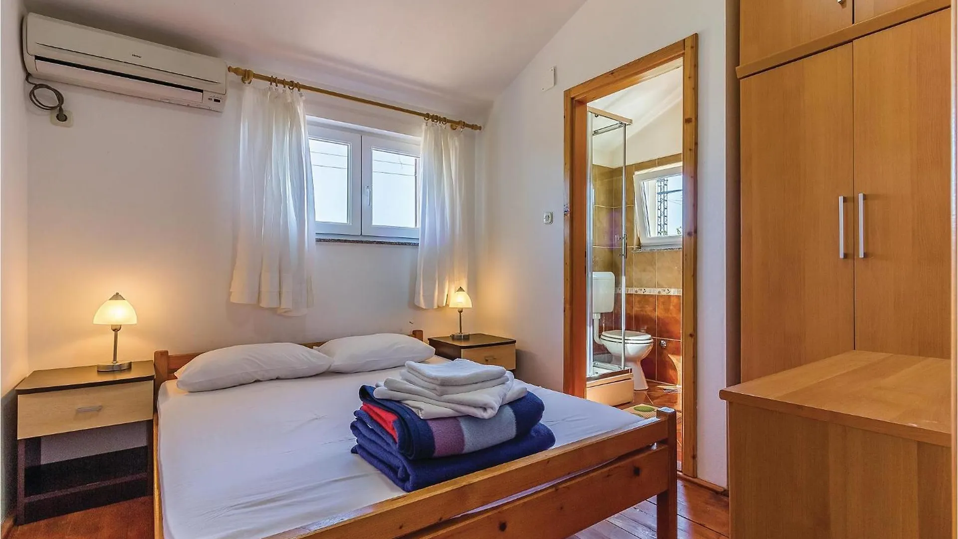 Lovely Home In Liznjan With Kitchen